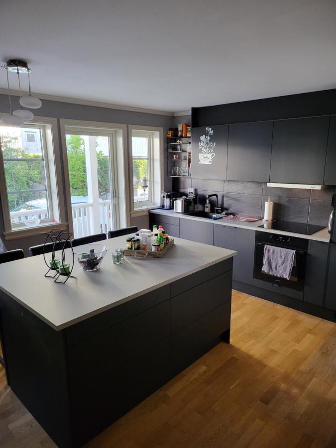 Sentrumsleilighet Med Gratis Parkering Til Leie Apartment Arendal Exterior photo